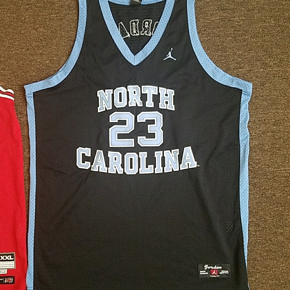Bundle: Nike Jordan UNC Jersey (+ Bonus!)